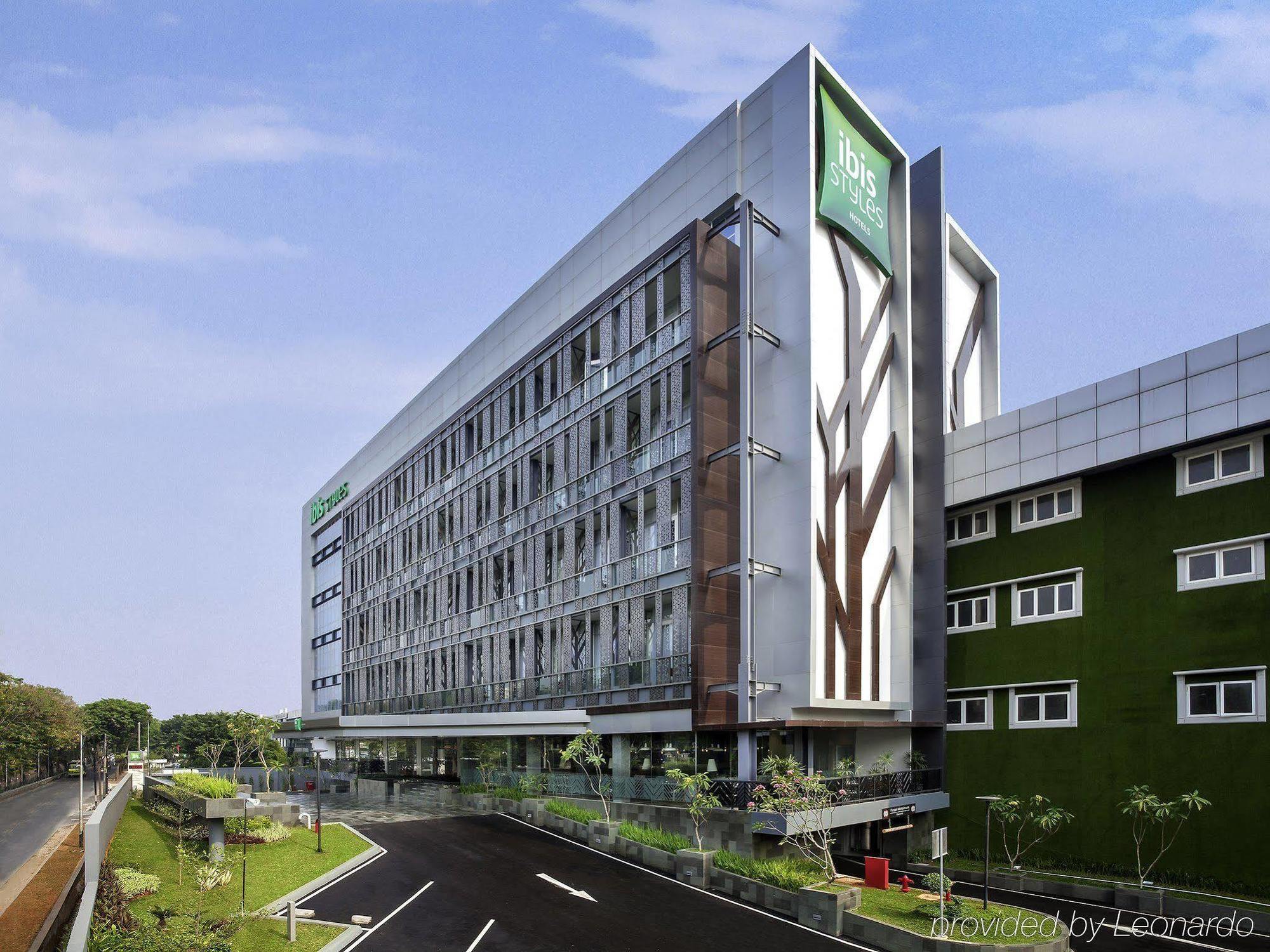Ibis Styles Jakarta Sunter Exterior foto